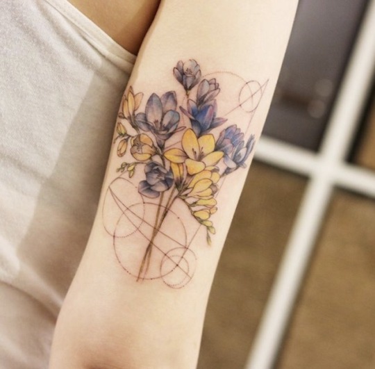 15 Gorgeous Fine Line Tattoo Designs