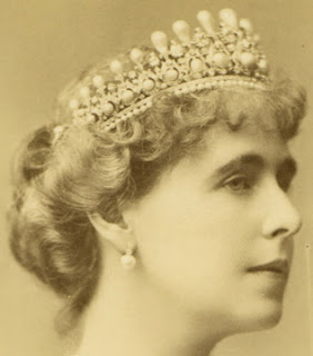 queen elisabeth marie romania pearl diamond tiara oscar massin