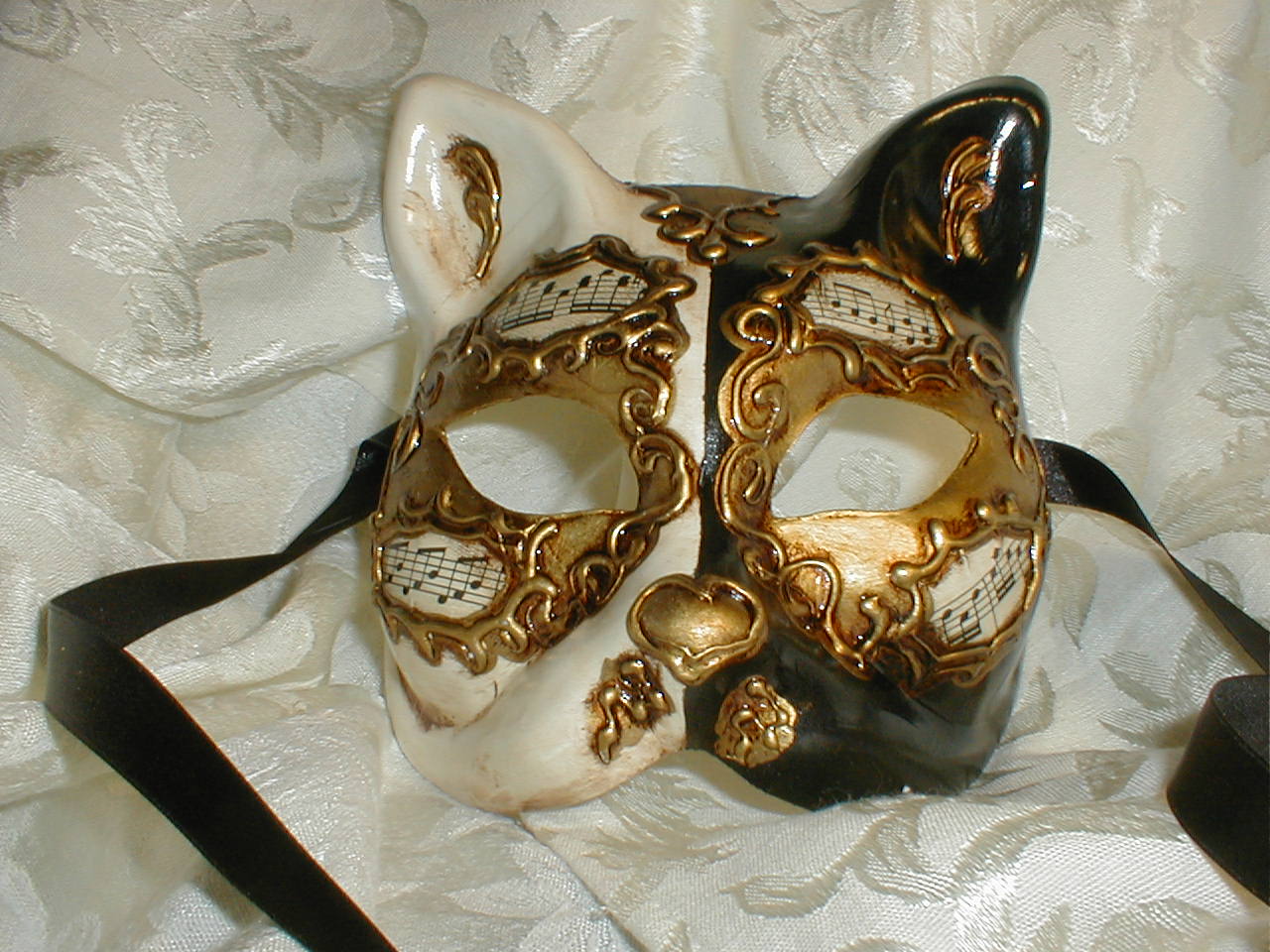 Когда будет следующая маска. Маска венецианская. Венецианская маска кошки. Карнавальная маска "кошка". Маска кошка Венеция.