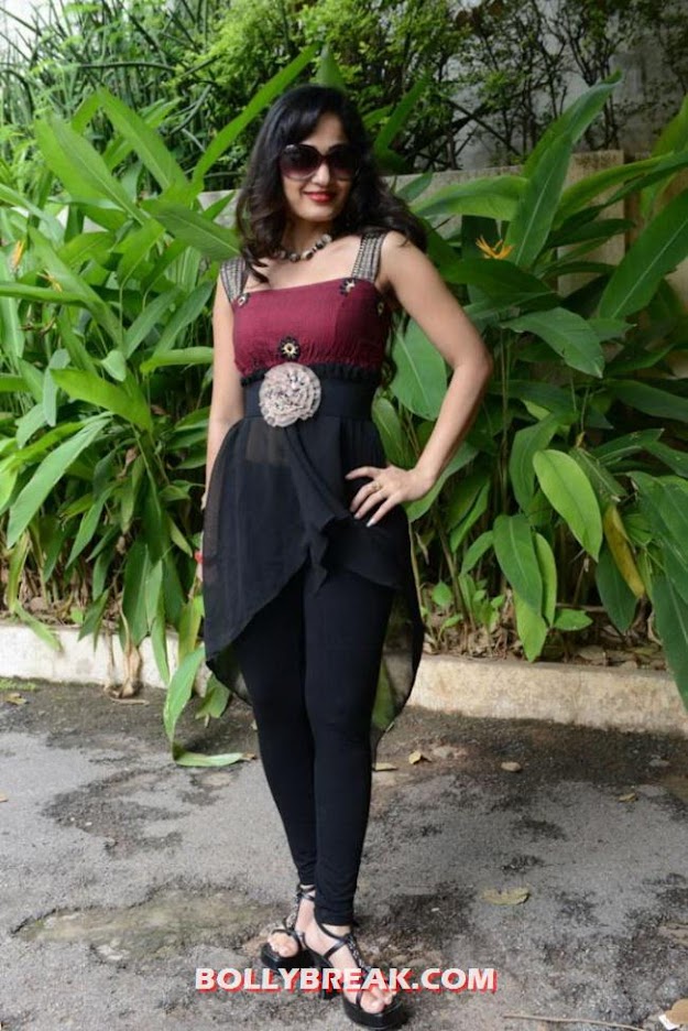 Madhavi Latha in black and maroon looking like a diva promoting her new film - (3) - Madhavi Latha Movie Launch Photos