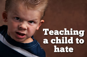Διδάσκοντας σε ένα παιδί το μίσος