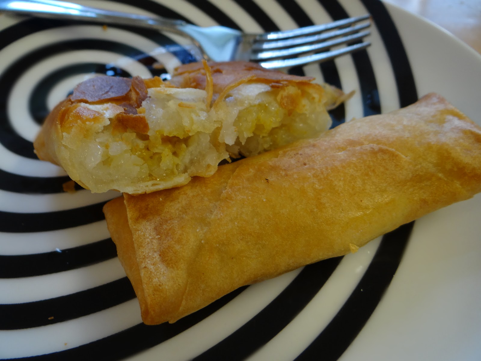 Trader Joe's 365 Mango and Sticky Rice Spring Rolls