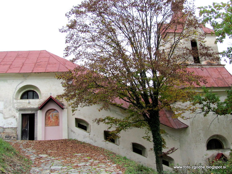 Žalostna gora nad Mokronogom, cerkev Žalostne Matere božje, svete stopnice Slovenija, Dolenjska