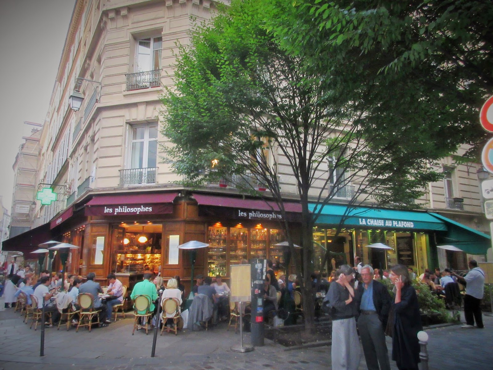 La Chaise Au Plafond find out