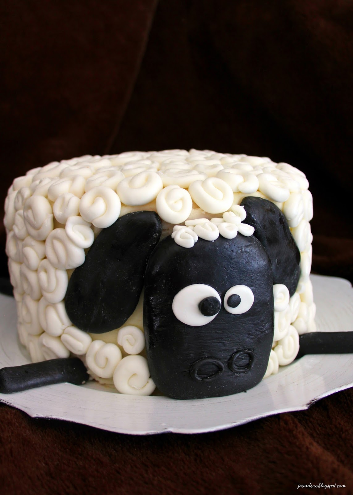 Jo and Sue Sheep Cake (Coconut Cake with Marshmallow Fondant)