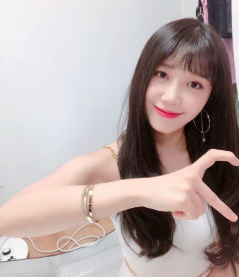 Come and Complete The Half Heart Shape Hand Gesture with Your Idols