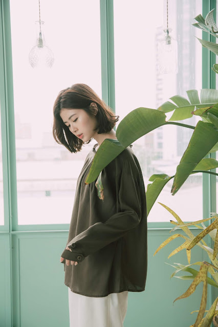 午夜森林領口壓折上衣-蕨綠