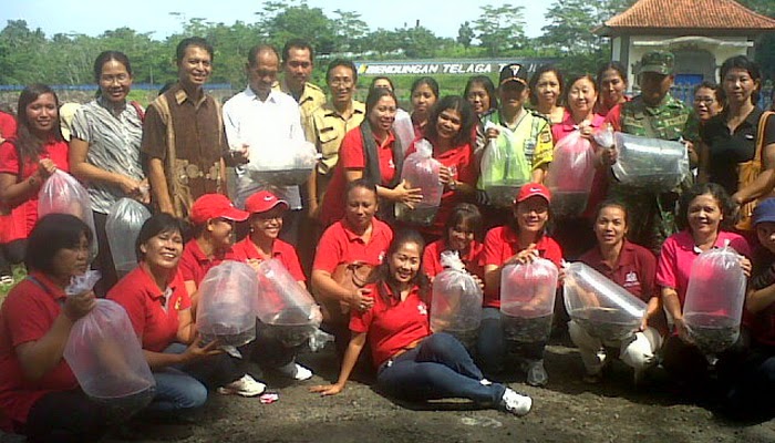 Hari Kartini, Dian Kristawati Tebar Ikan 15 Ribu Ekor