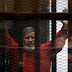 مرسي يظهر في زي الإعدام الأحمر لأول مرة