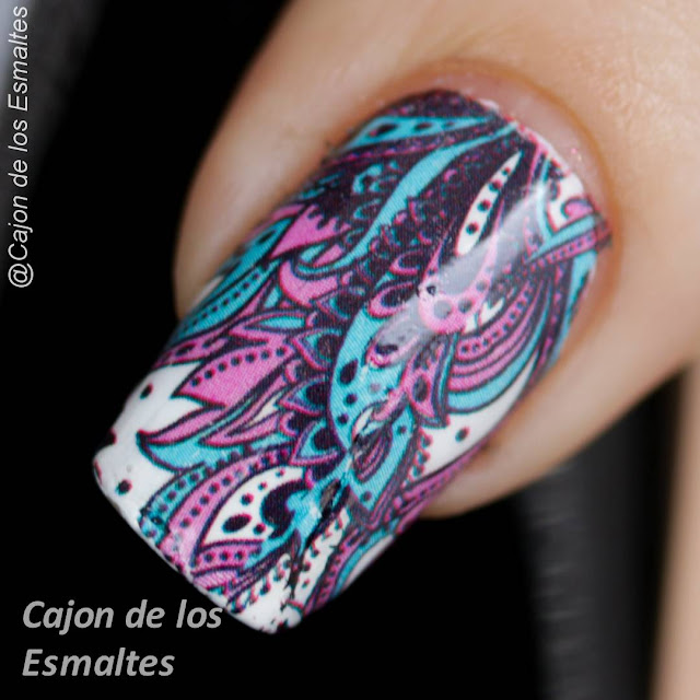 Tatuajes coloridos para uñas paisley Tatuajes coloridos para uñas paisley