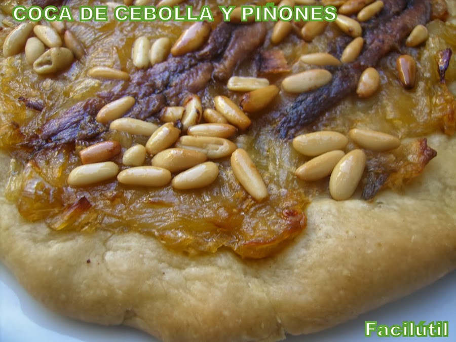coca-de-cebolla-y-piñones