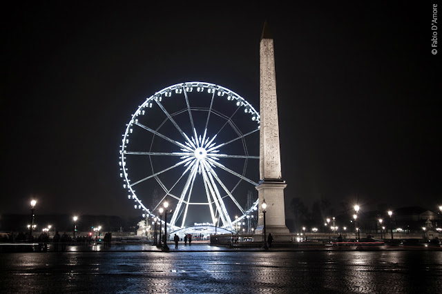 Ruota panoramica ed obelisco a Place del Concorde-Parigi