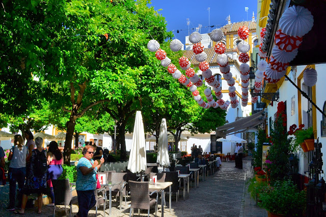 The vibrant colors of Spain come to life in this square in Sevilla.