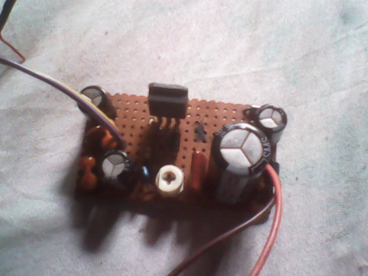 fuente lineal regulable de 1.8 voltio a 28 voltio DC y 5 amperio un ...