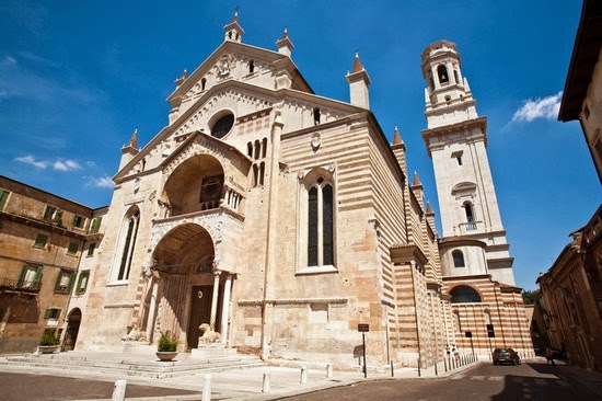 Iglesia Santa Maria Matricolare en Verona, Italia