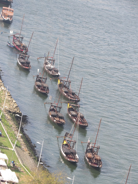Os rabelos ancorados em Vila Nova de Gaia Ponte de D. Luís I - que ver em Porto, Portugal.