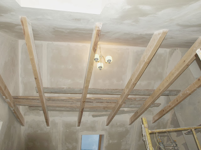 remont starego domu poddasze zabudowa strop dach belki
