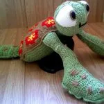 http://www.ravelry.com/patterns/library/sea-turtle-12