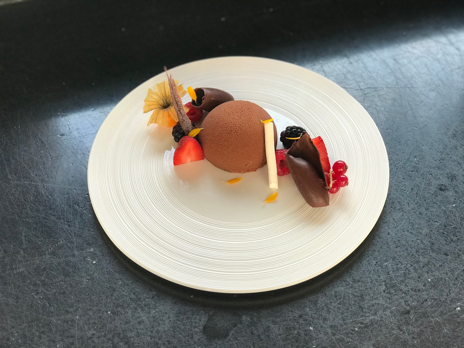 Dome De Mousse Au Chocolat Et Ganache De Cafe