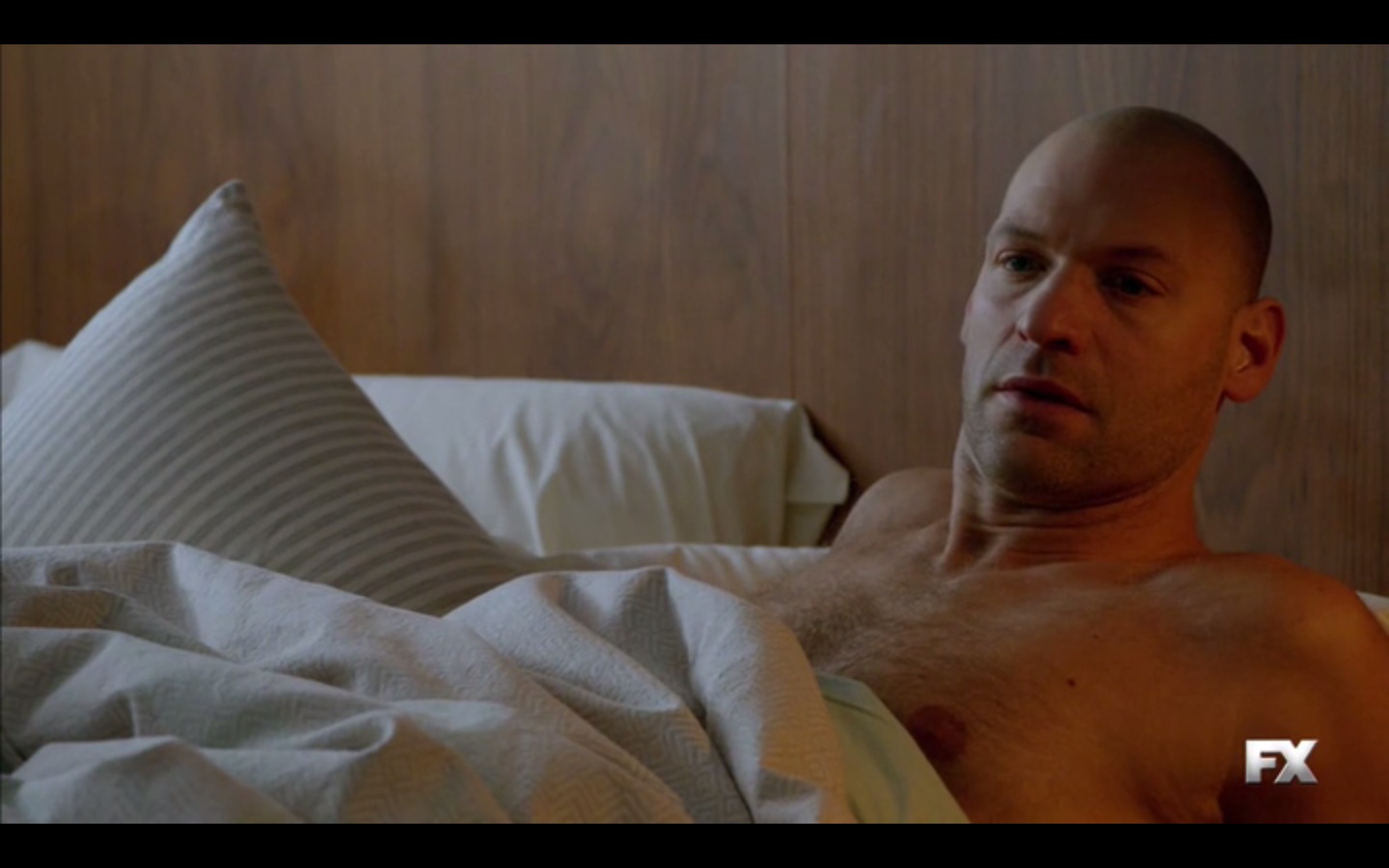 The Strain 2x06 - Corey Stoll & Robert Maillet 🎥 - Desnudos en películas