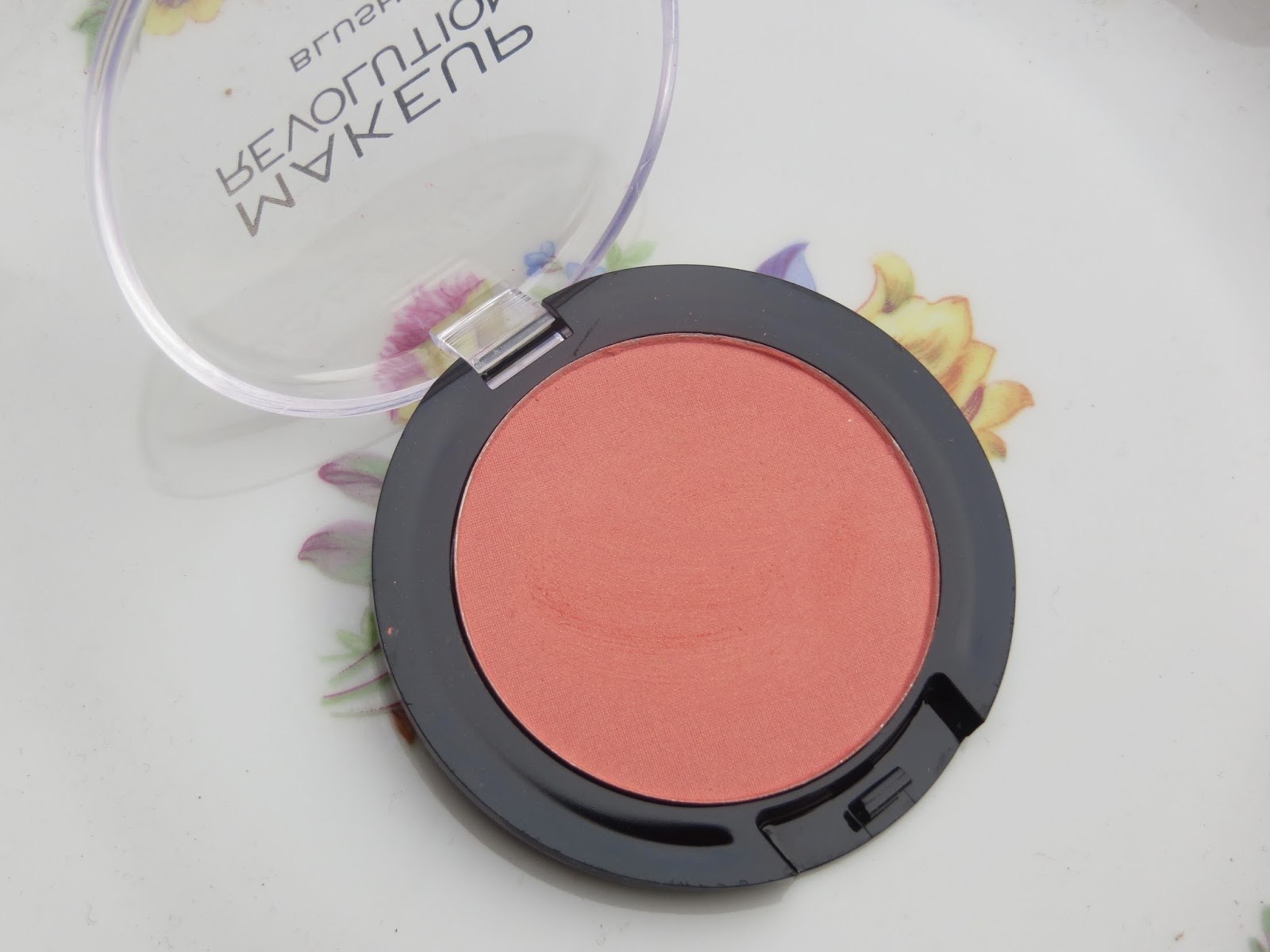 makeup revolution, blusher, pink, hot, swatch, powder, review, treat, coral, highlighter, shimmer, pretty, blogger, cheap