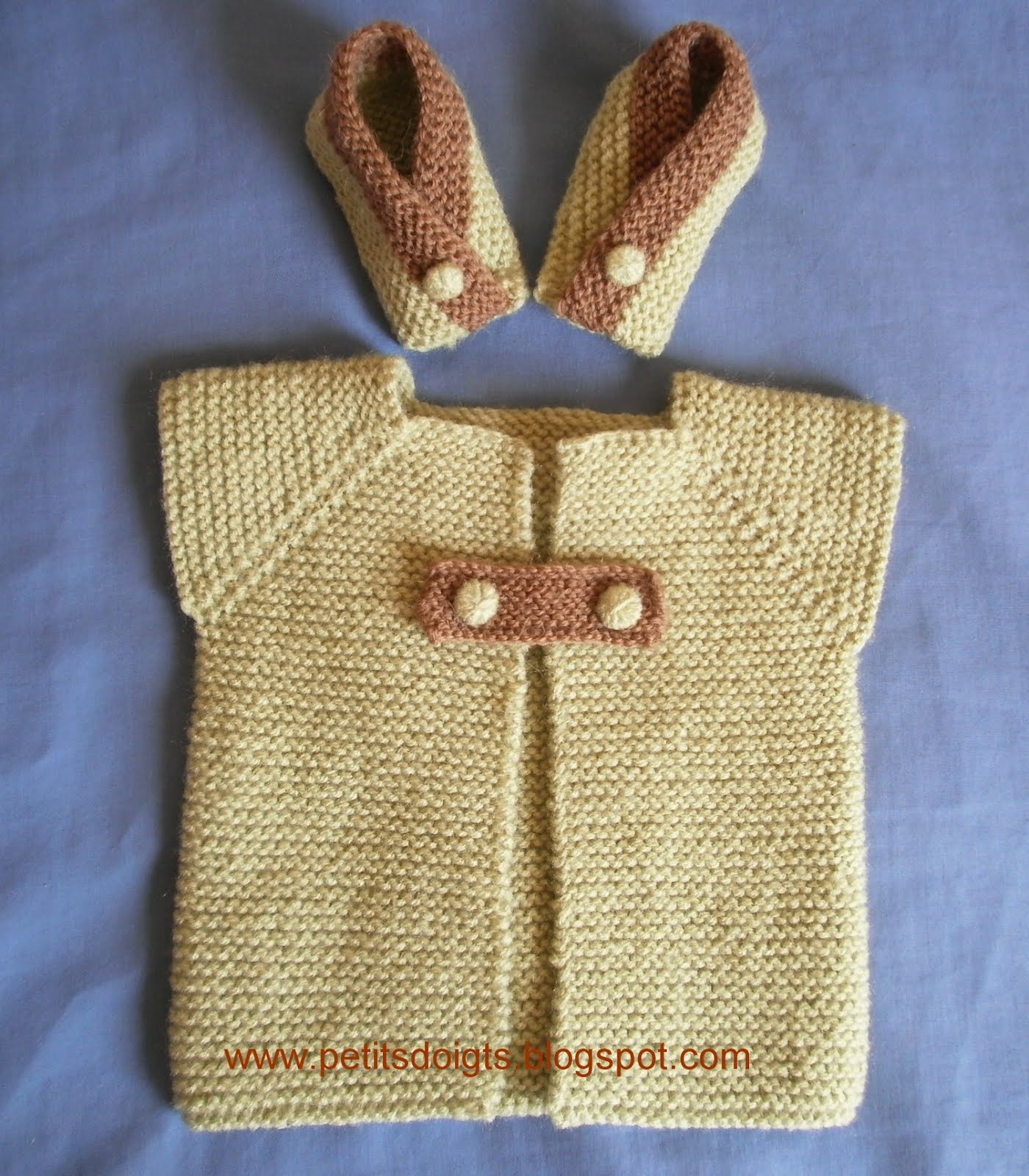 Petit Gilet Fait Main Pour Fille - Taille 6 Mois, Couleur Bleu Clair, Matière Douce