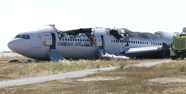 Boeing 777 del vuelo Asiana 214 tras el accidente en el Aeropuerto de San Francisco