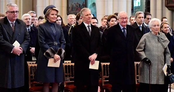 King Philippe, Queen Mathilde, King Albert, Queen Paola, Prince Laurent, Princess Marie-Esméralda, Princess Léa and Princess Margaretha