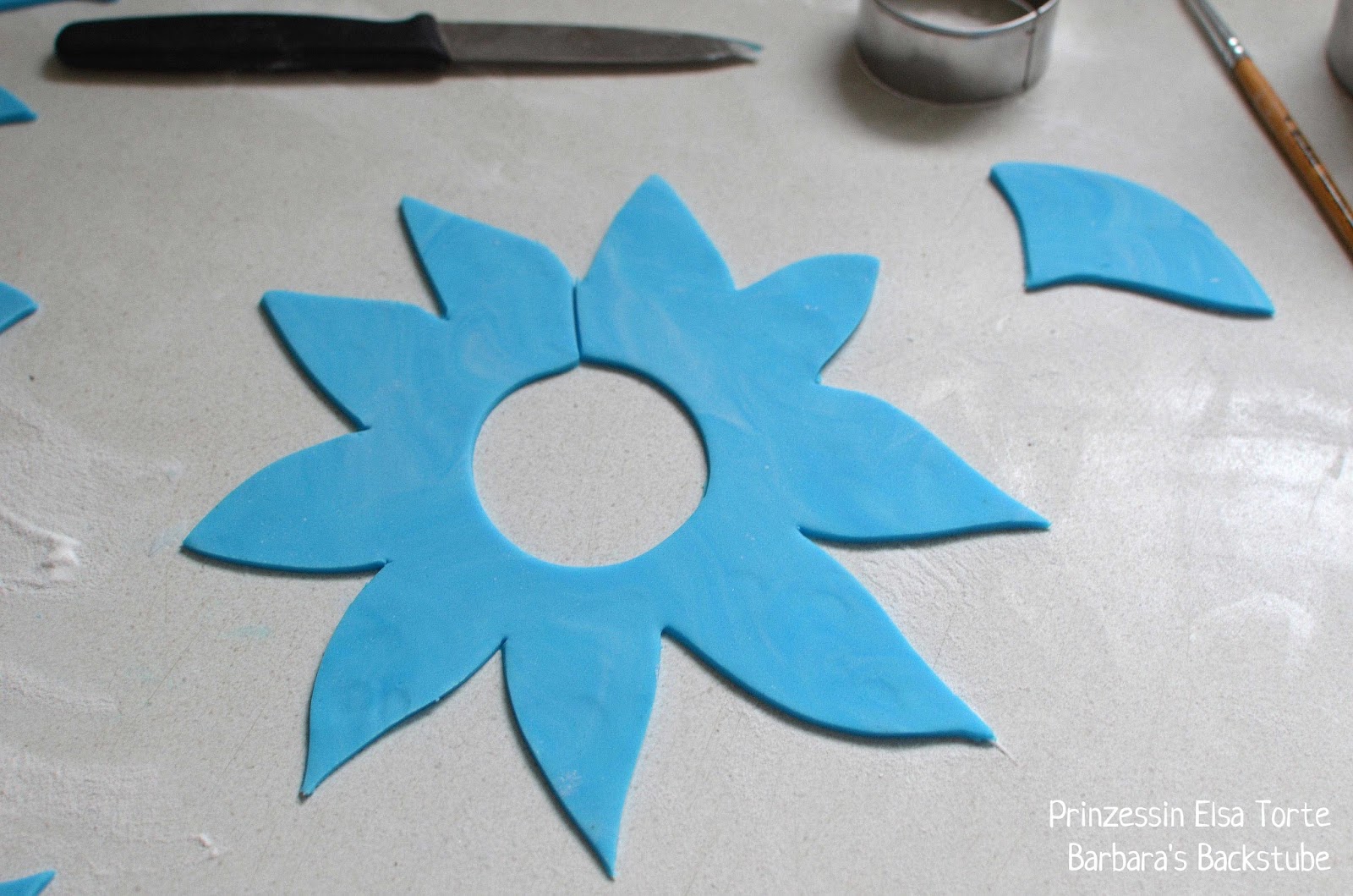 Barbara's Backstube: Prinzessin Elsa Torte (luftiger Schokokuchen mit ... Barbara's Backstube: Prinzessin Elsa Torte (luftiger Schokokuchen mit ...