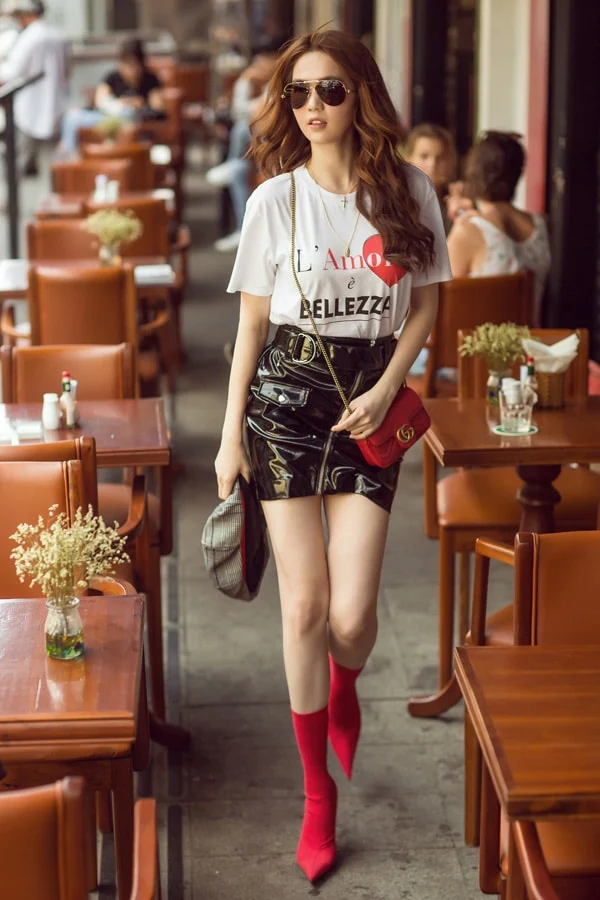 Ngọc Trinh diện quần short, váy ngắn hàng hiệu dạo phố Sài Gòn -1