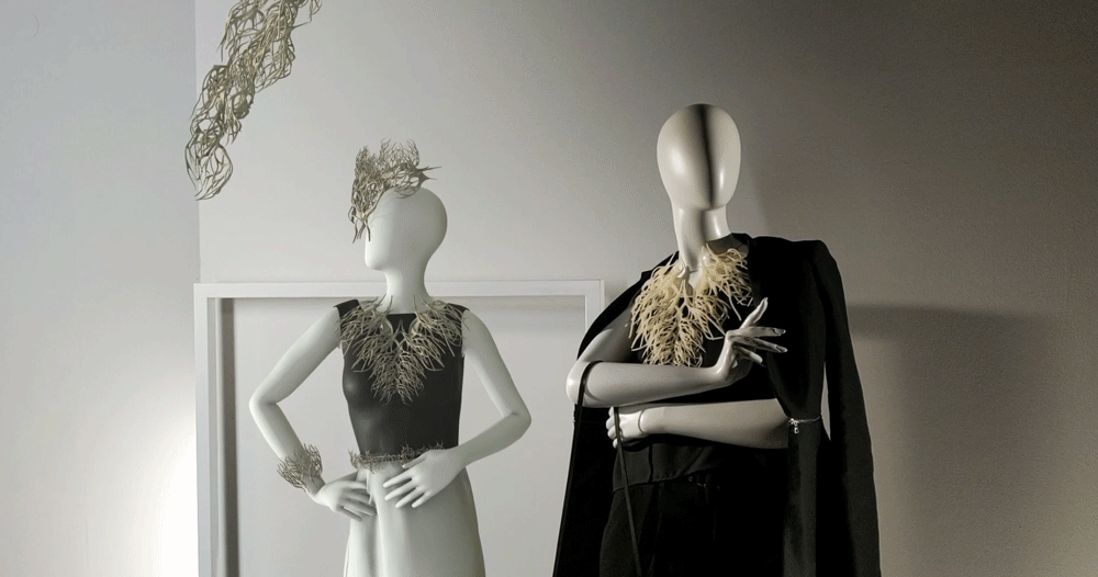 two mannequins with light diffusing from left to right