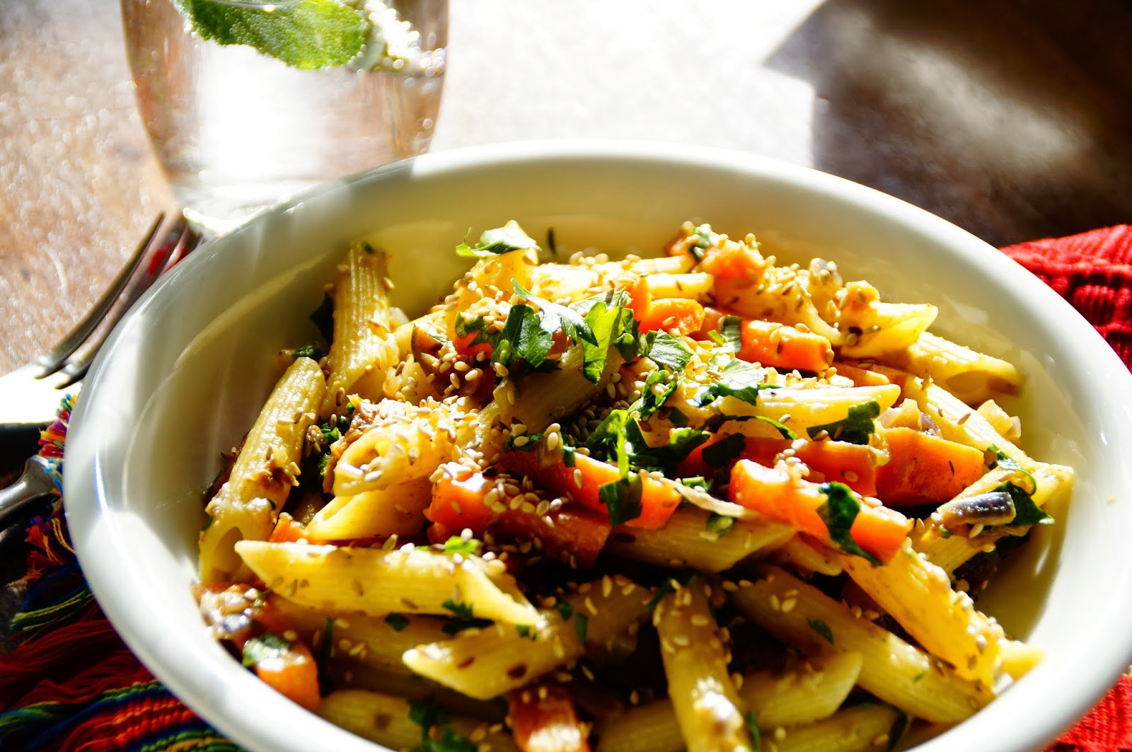 Die MeisterEderin: Orientalische Pasta mit Karotten und Sesam