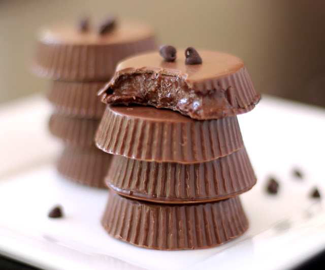 Like Reese's Peanut Butter Cups? Then you'll LOVE these healthy, yet deliciously addictive, Nutella Chocolate Candy Cups filled with Nutella instead of peanut butter! You better make extra, because these will disappear before you know it.
