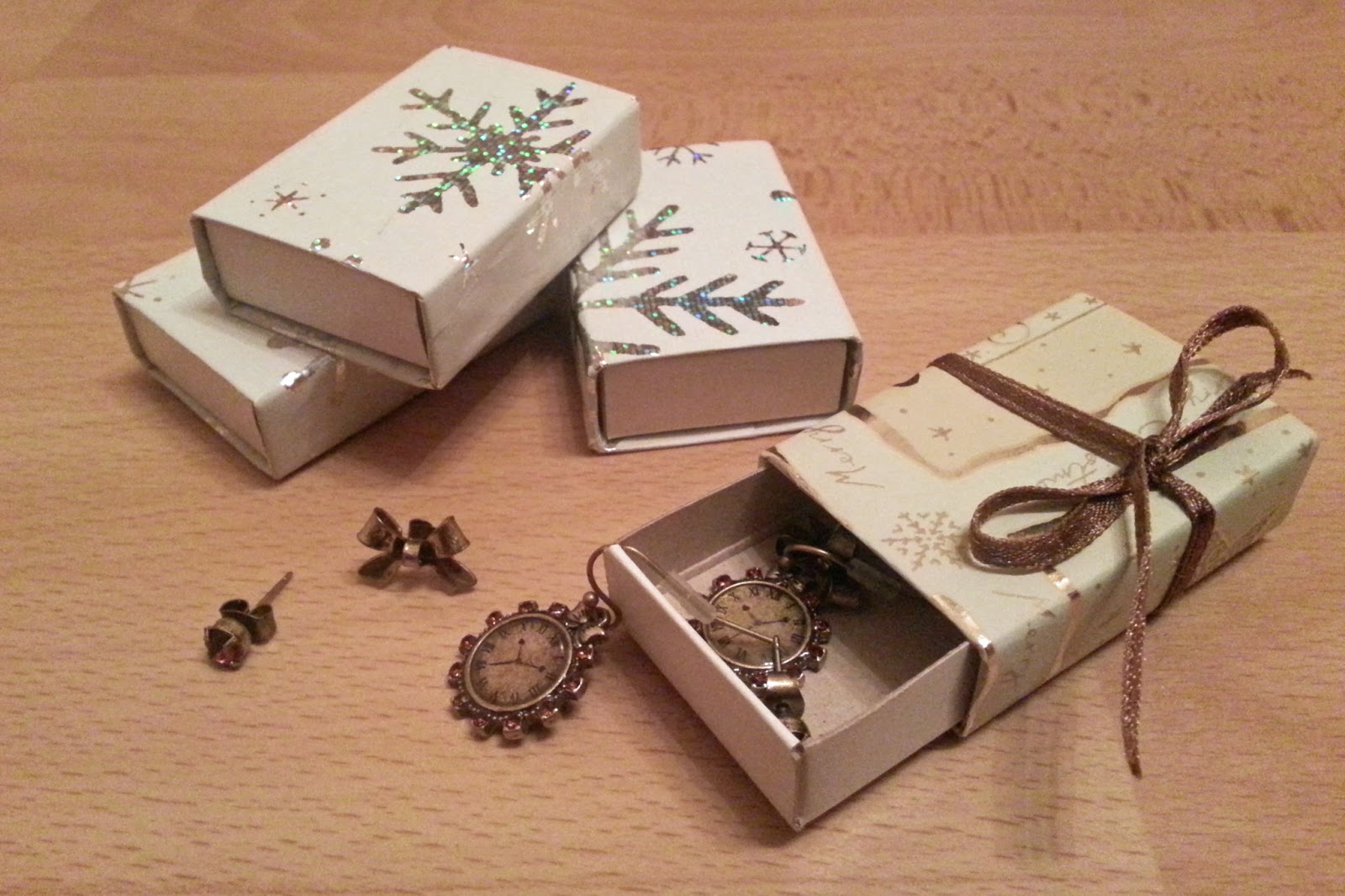 Reuse old wrapping paper! DIY Shiny Glitter Things