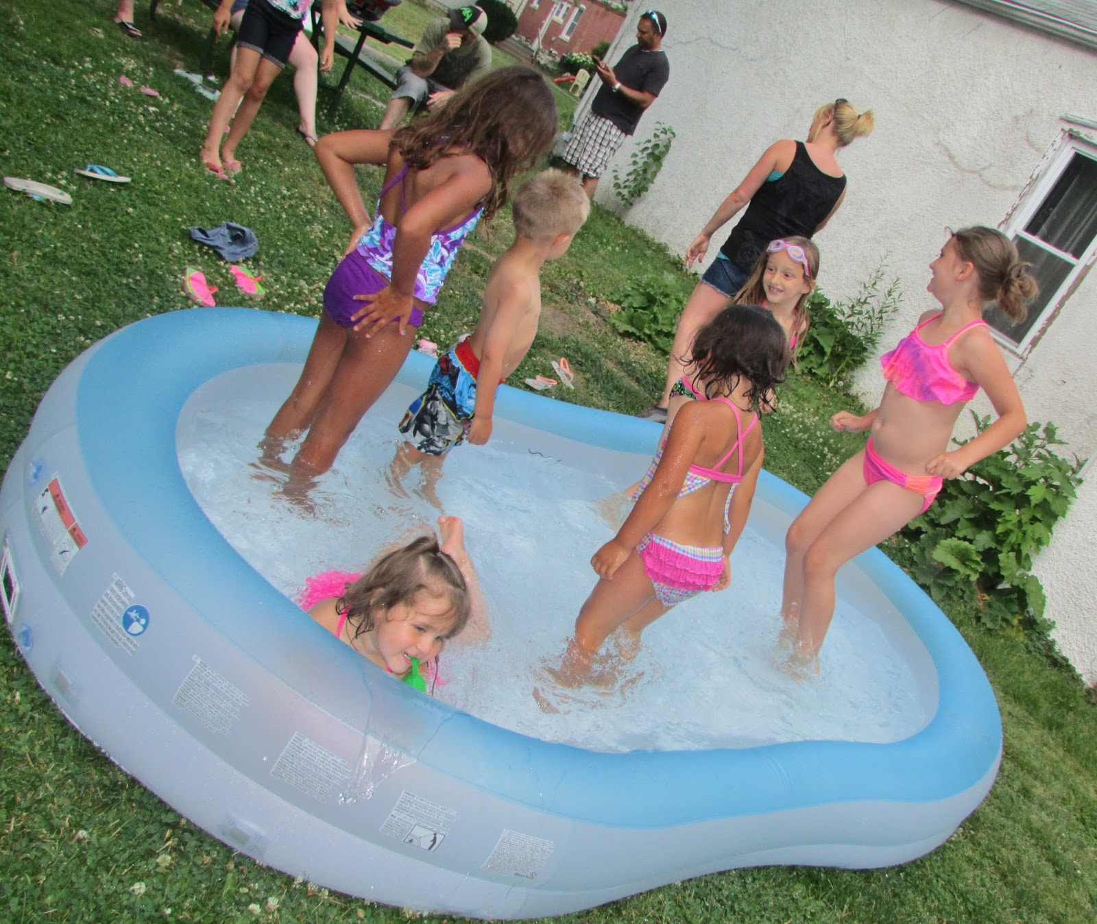 Heck Of A Bunch: H2OGO Color Wave Pool Review