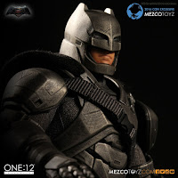 Mezco San Diego Comic-Con 2016 Exclusive ONE 12 COLLECTIVE Batman V Superman Dawn of Justice Armored Batman Figure