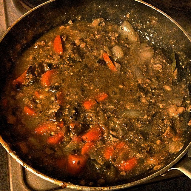 MATTYB BAKES LEFTOVER NUT ROAST PIE