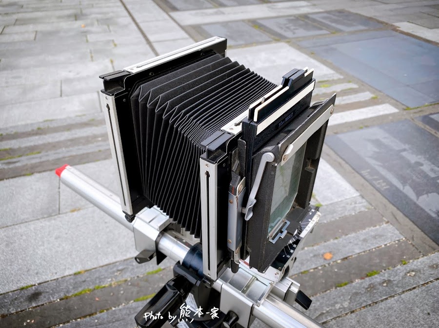 台北街頭巧遇古董蛇腹相機瑞士製Sinar 4x5底片大片幅相機拍攝作業
