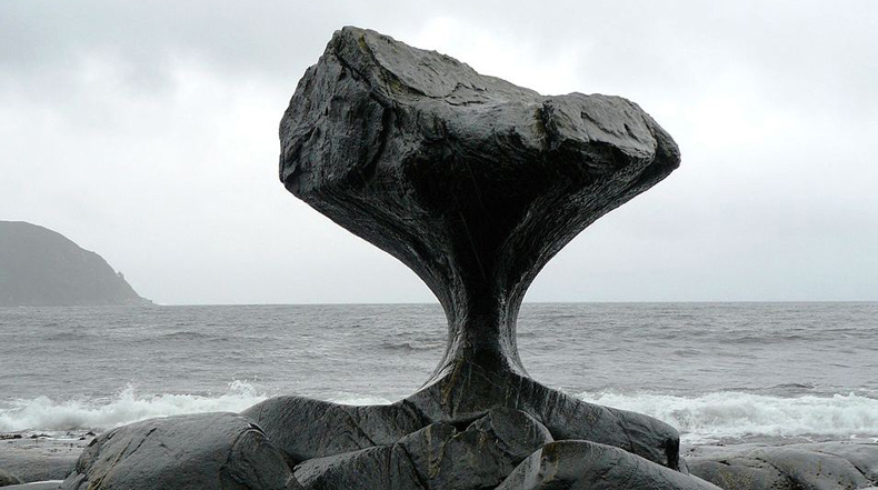 La Roca Kannesteinen con forma de copa o de hongo o de silla