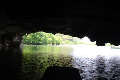 Οι σπηλιές Saddar της Μιανμάρ που είναι γεμάτες με αγάλματα, βραχώδεις σχηματισμούς και μια έρημη λιμνοθάλασσα  