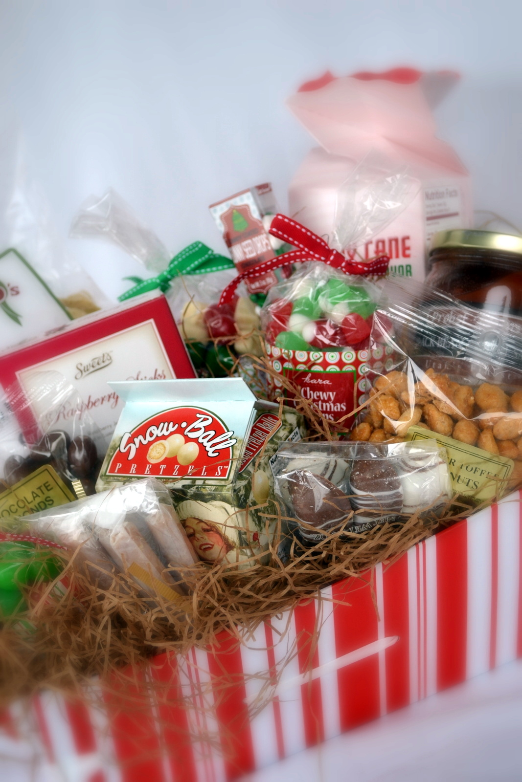 Basket christmas delightful gourmet holiday gift loads garland trimmed festive fantastically ornaments ribbon fun The Lavish Gift Basket