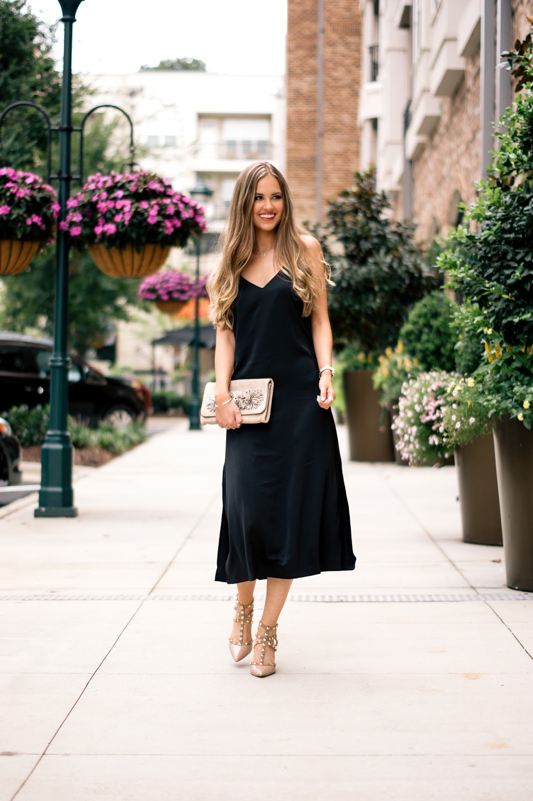 A-simple-and-chic-date-night-look
