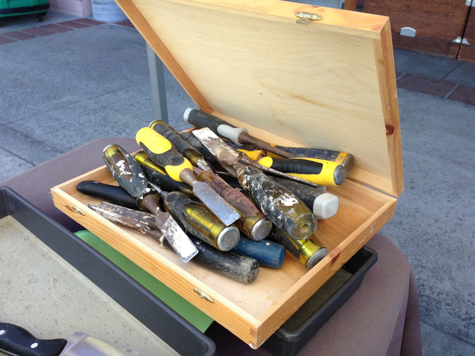 Mobile Knife Sharpening / Knife Sales Garden Tool and Chisel