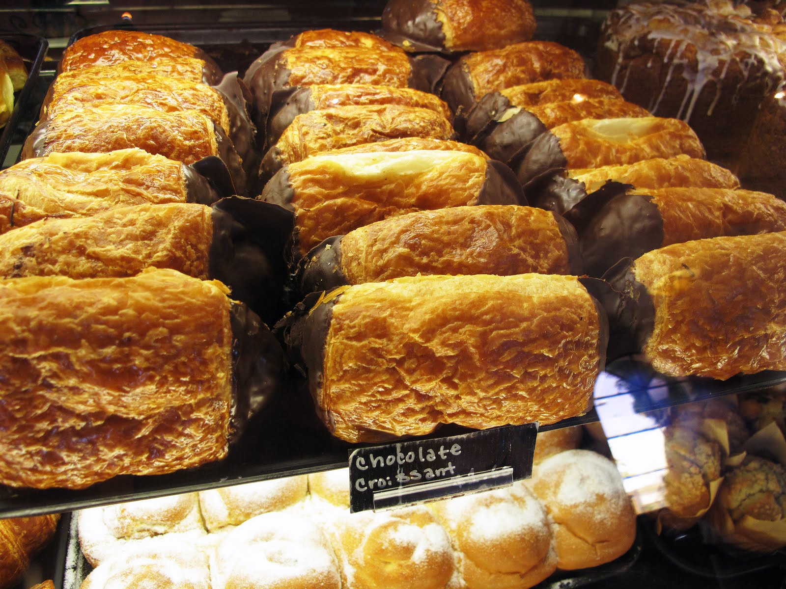 THE ROLLER PIG Porto's Bakery & Café