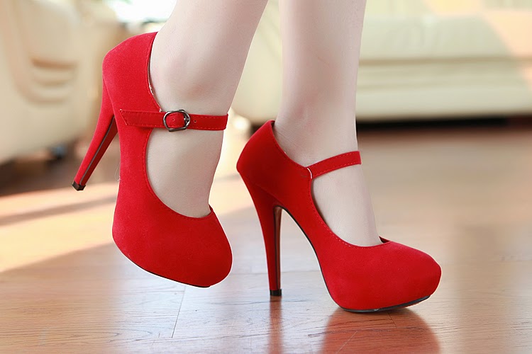 Красные туфли в школу. Красные туфли с бантом. Красные туфли на каблуке 2023. Австрийские красные туфли женские. Сочетать красные туфли.