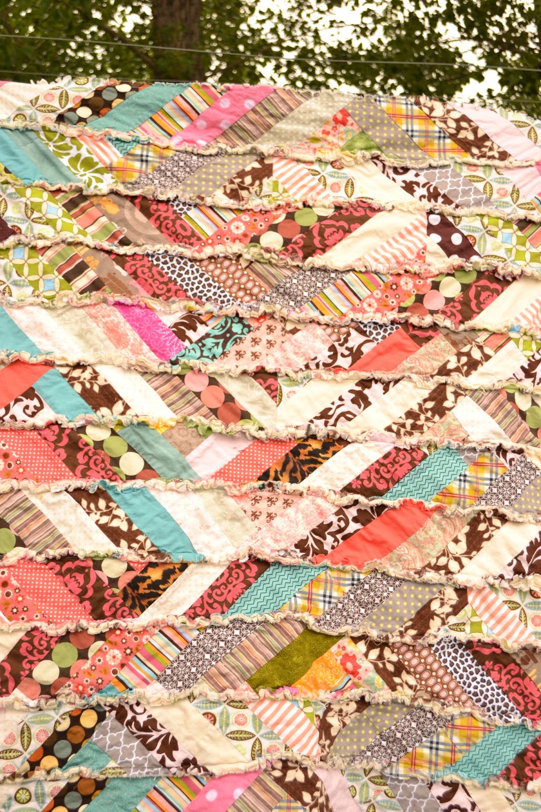 Its FallY'All Scrappy Rag Quilt Tutorial. Modified Log Cabin Quilt A