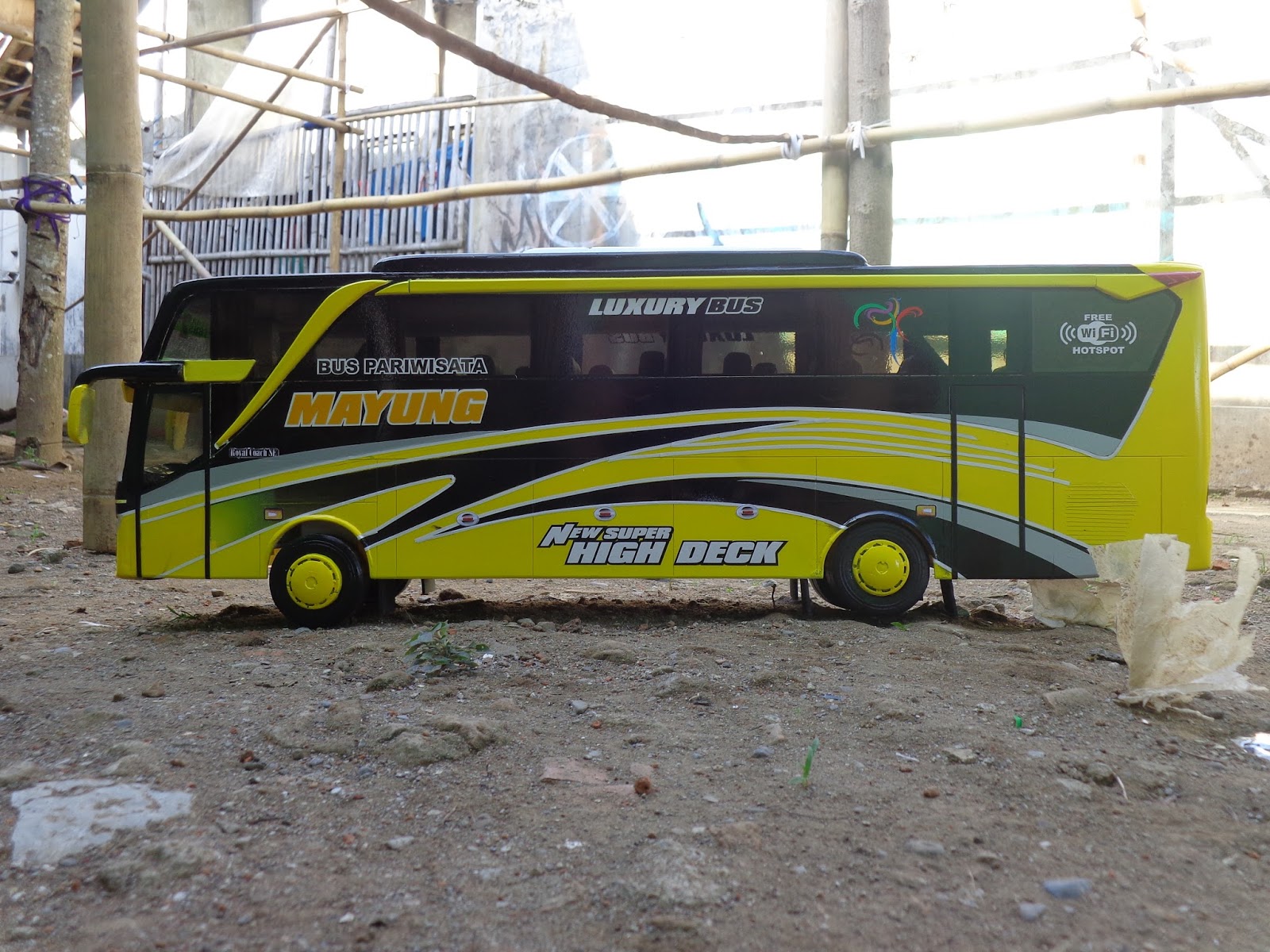  Gambar  Bus  Shd Dari  Samping  Arena Modifikasi