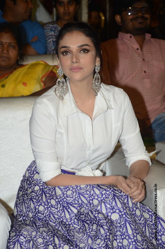 Aditi Rao Hydari at Sammohanam Pre-Release Event