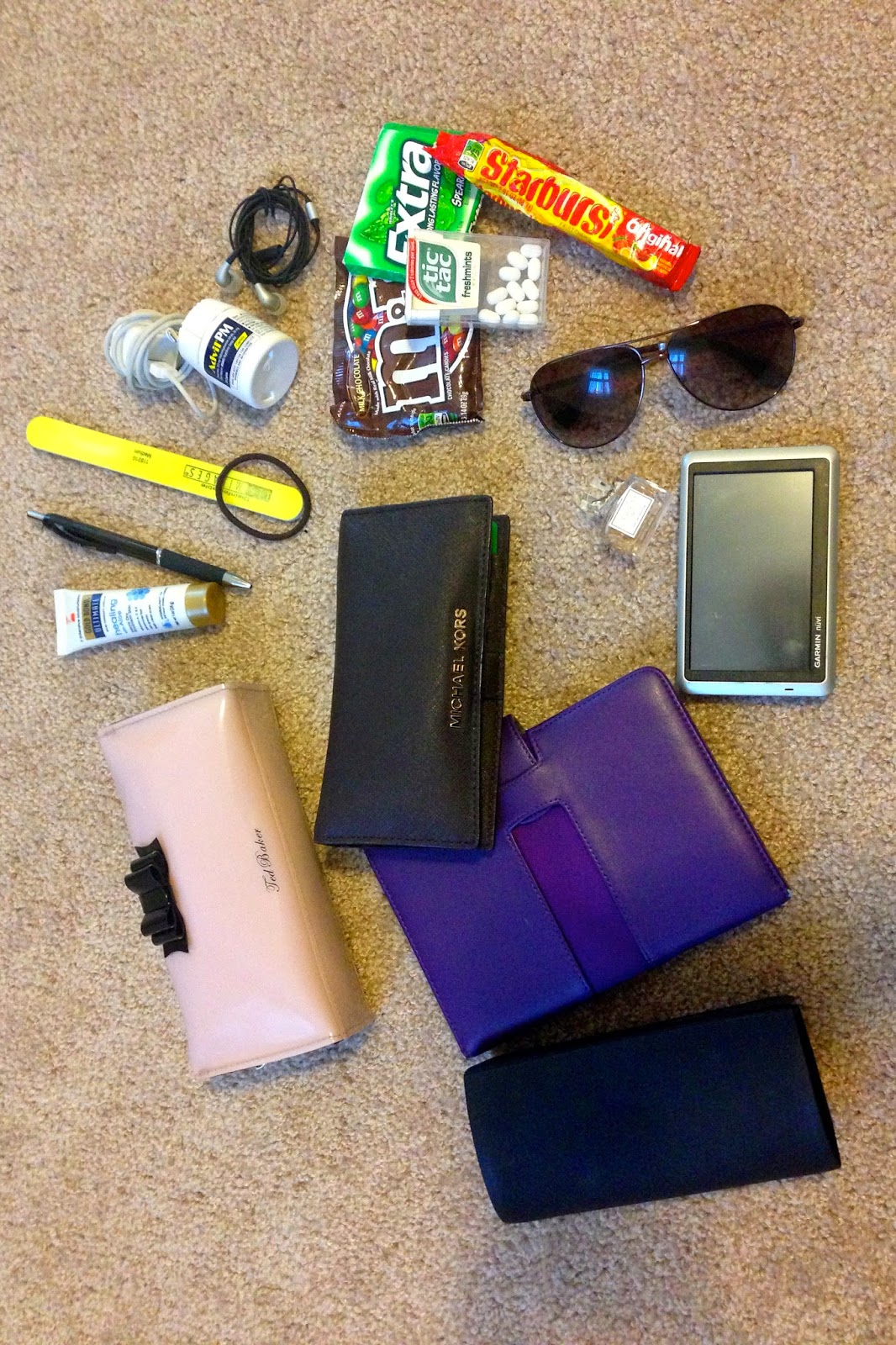 Lesia Style: What's in my purse
