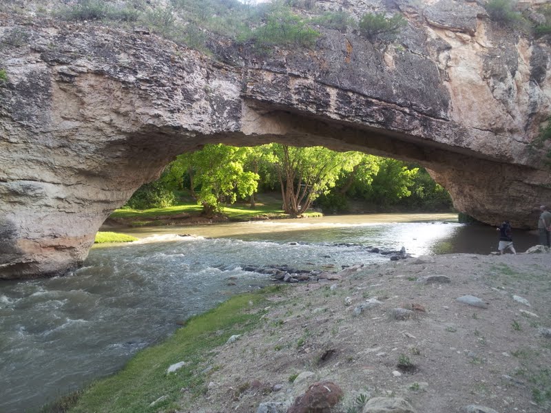 Skookum Traveler Ayers Natural Bridge near Casper (WY)